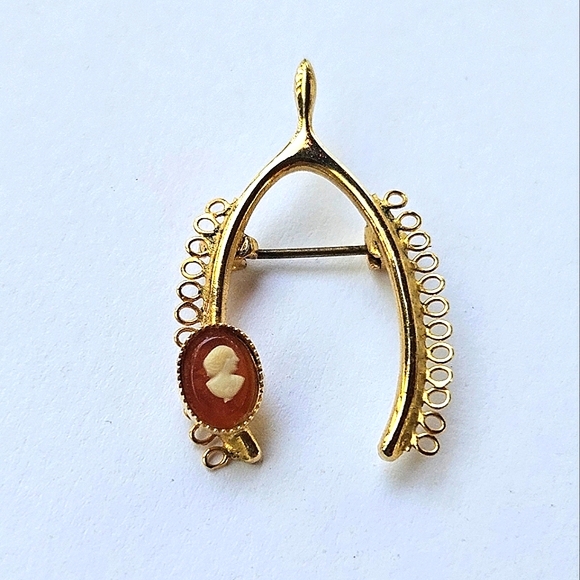 Vintage Cameo Brooch - Picture 1 of 7